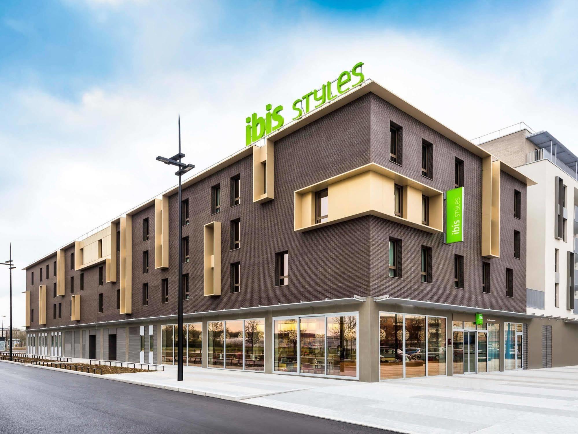 Ibis Styles Guyancourt Versailles Eksteriør bilde