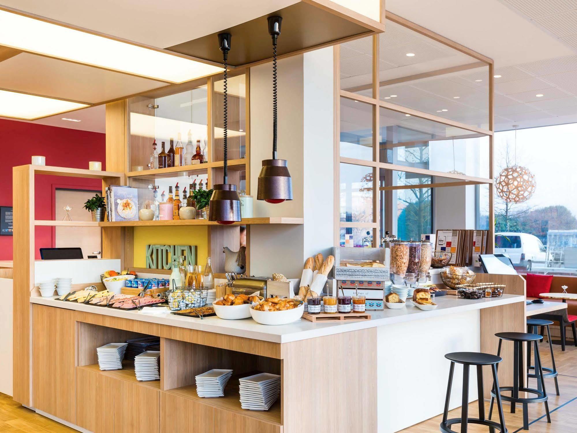 Ibis Styles Guyancourt Versailles Eksteriør bilde