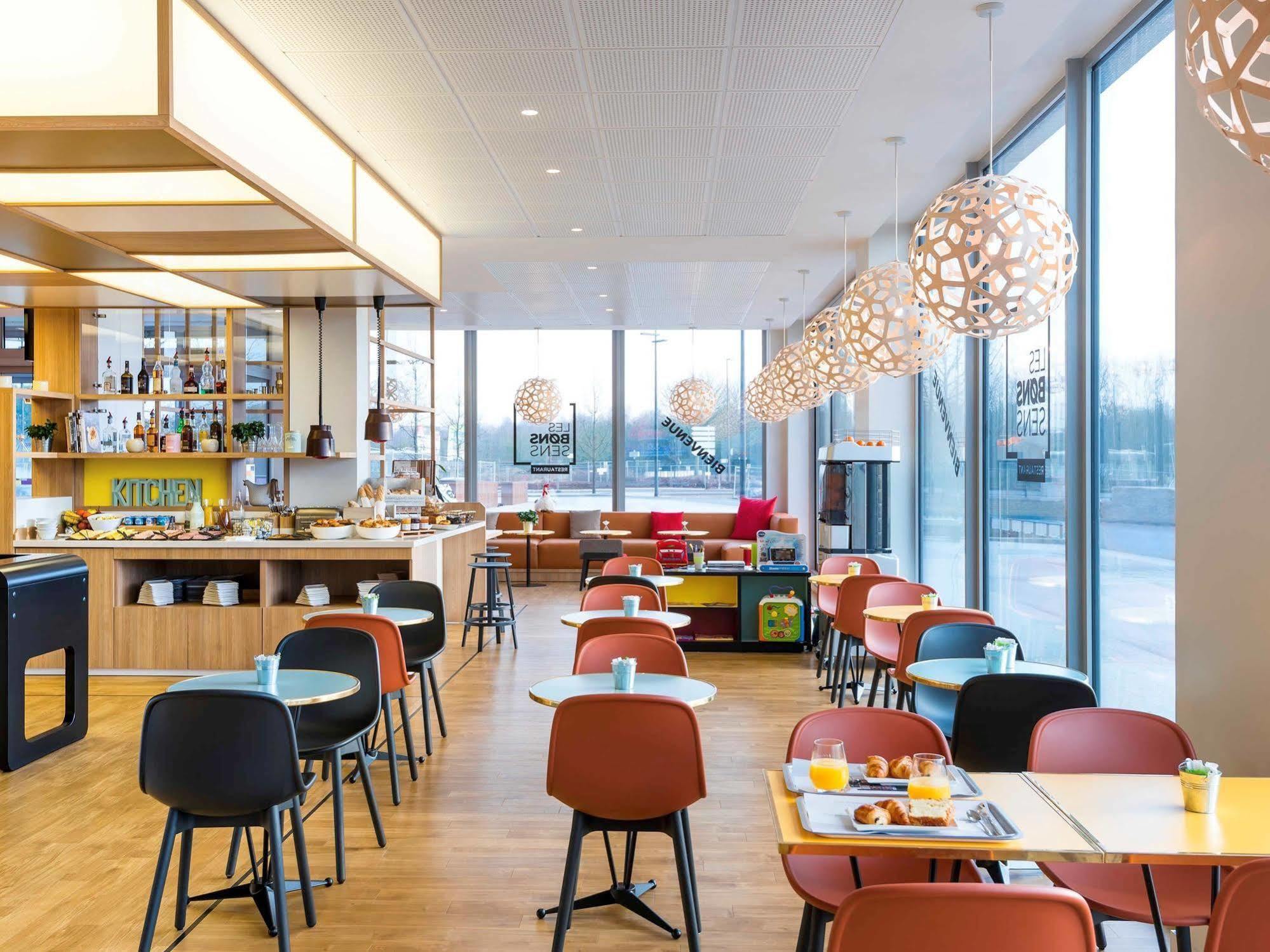 Ibis Styles Guyancourt Versailles Eksteriør bilde