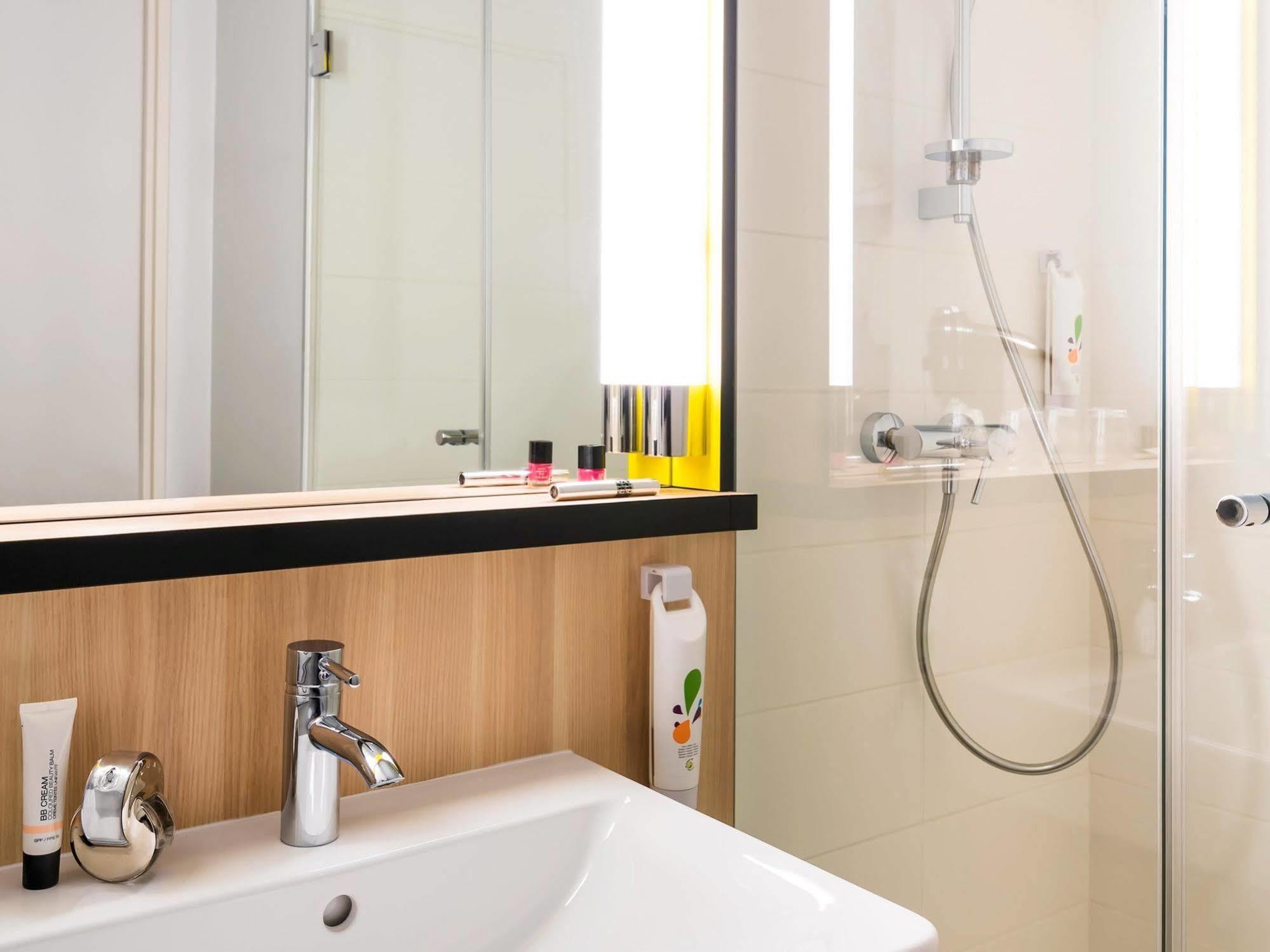 Ibis Styles Guyancourt Versailles Eksteriør bilde