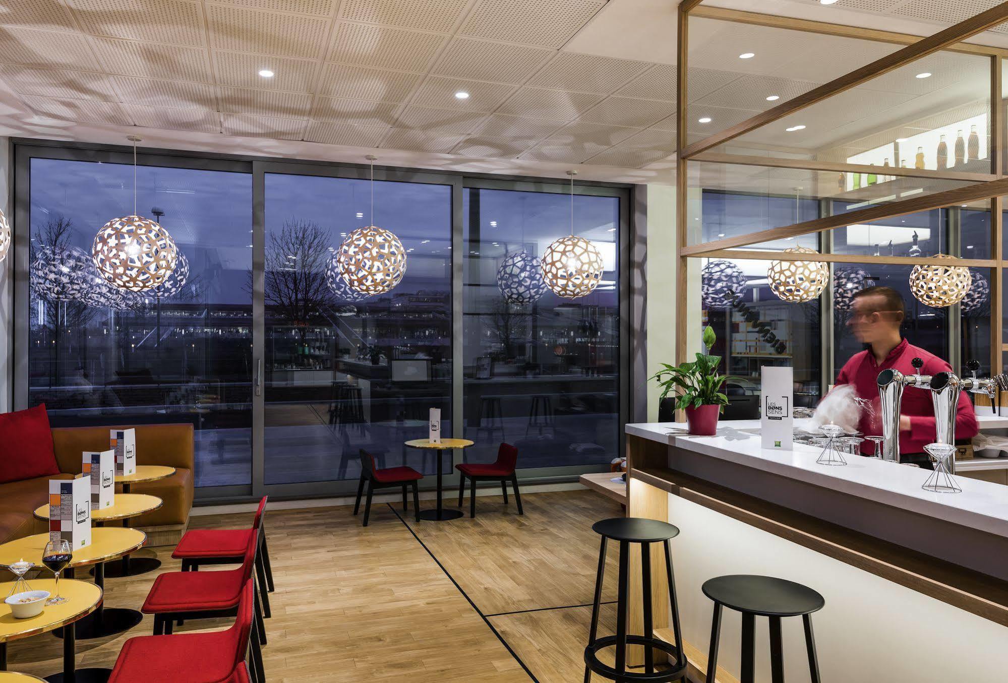 Ibis Styles Guyancourt Versailles Eksteriør bilde