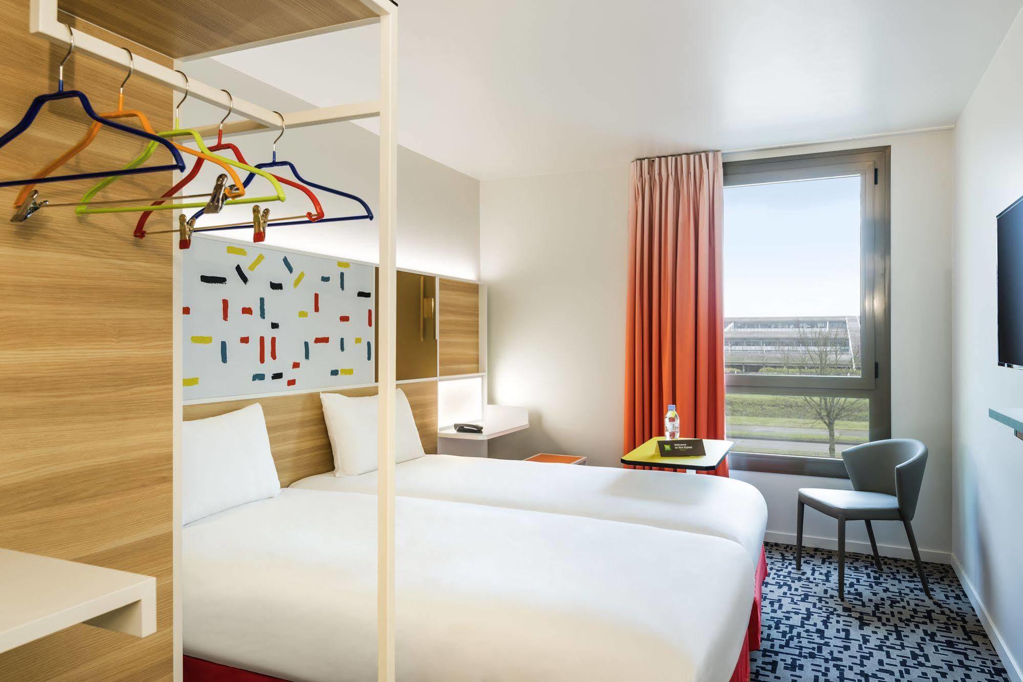 Ibis Styles Guyancourt Versailles Eksteriør bilde
