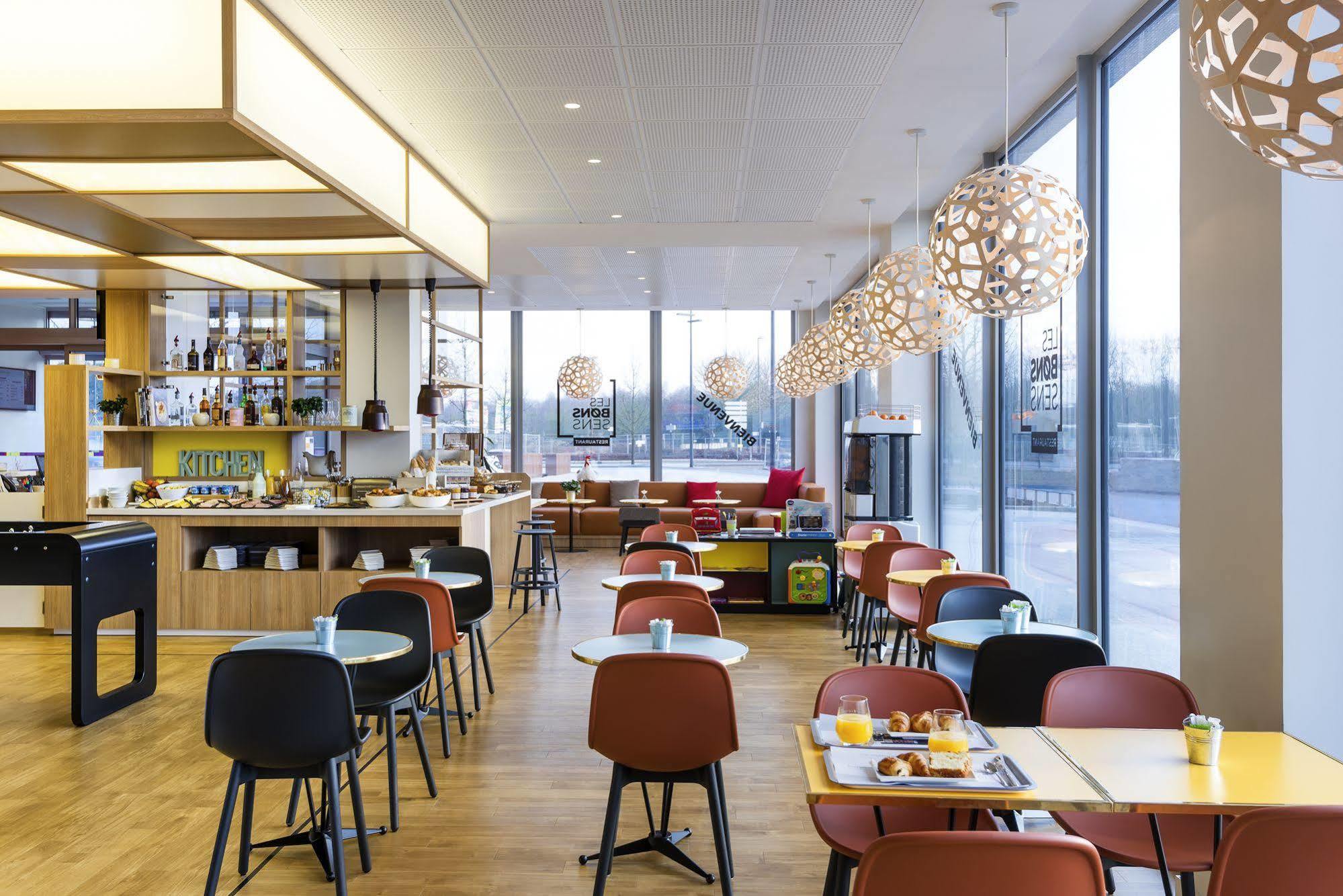 Ibis Styles Guyancourt Versailles Eksteriør bilde